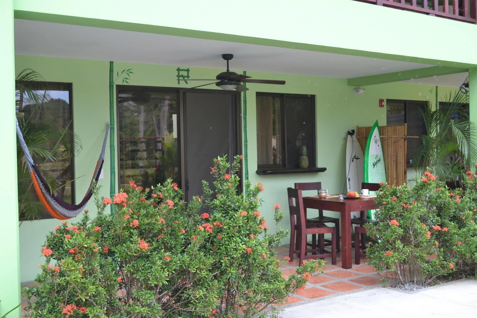 Mavi Surf Hotel Dominical Extérieur photo